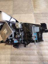 Laden Sie das Bild in den Galerie-Viewer, Frontscheinwerfer Mazda Cx30 DGJ151040 LED Links Scheinwerfer Headlight