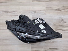 Laden Sie das Bild in den Galerie-Viewer, Frontscheinwerfer Mercedes-Benz W206 A2069066204 Rechts Scheinwerfer Headlight SCH9585920416zs