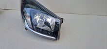 Laden Sie das Bild in den Galerie-Viewer, Frontscheinwerfer Opel Vivaro B 93867953 260107798 Rechts Scheinwerfer Headlight
