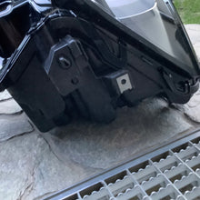 Laden Sie das Bild in den Galerie-Viewer, Frontscheinwerfer Mazda KR9P51040 Links Scheinwerfer Headlight SCH4743732888fd