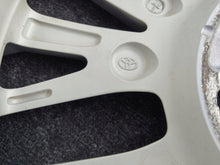 Load image into Gallery viewer, 1x Alufelge 18 Zoll 8.0" 5x114.3 50ET Glanz Silber 42611-06E50 Toyota Camry FEL3004731037uz