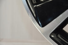 Laden Sie das Bild in den Galerie-Viewer, 1x Alufelge 19 Zoll 7.0" 5x108 38ET Glanz Schwarz YP00174580 Opel Grandland FEL6052877143az