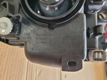 Load image into Gallery viewer, Frontscheinwerfer Toyota Yaris SPP11883 Ein Stück (Rechts oder Links) Headlight