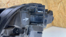 Laden Sie das Bild in den Galerie-Viewer, Frontscheinwerfer Citroën C5 III 73243669 Rechts Scheinwerfer Headlight SCH3356488374xv