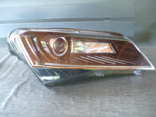 Laden Sie das Bild in den Galerie-Viewer, Frontscheinwerfer Skoda Superb III 3V1941016B Xenon Rechts Headlight