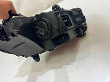 Laden Sie das Bild in den Galerie-Viewer, Frontscheinwerfer Mercedes-Benz W206 2609068104 Links Scheinwerfer Headlight SCH3883008596cj