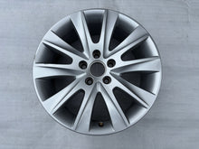 Laden Sie das Bild in den Galerie-Viewer, 1x Alufelge 17 Zoll 7.0" 5x112 43ET Glanz Silber 5N0601025M VW I Rim Wheel FEL7790793724ym