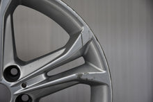 Laden Sie das Bild in den Galerie-Viewer, 1x Alufelge 18 Zoll 7.0" 5x112 22ET Glanz Silber 6876918 BMW G01 G02 Rim Wheel FEL3560024576xl