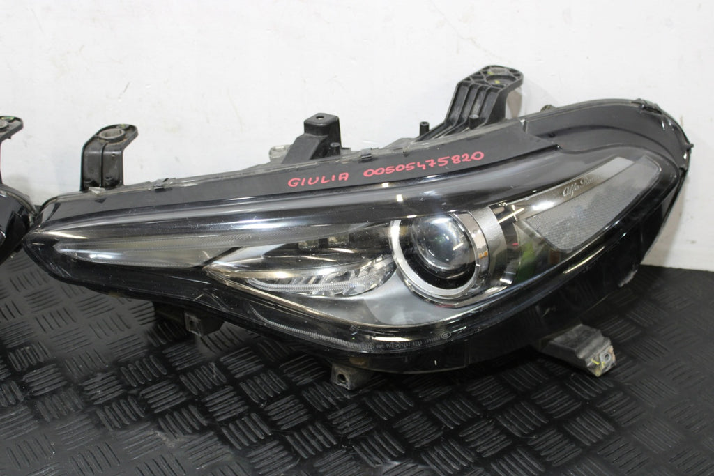 Frontscheinwerfer Alfa Romeo Giulia 50547571 50547582 Ein Satz Headlight SCH9120474849be