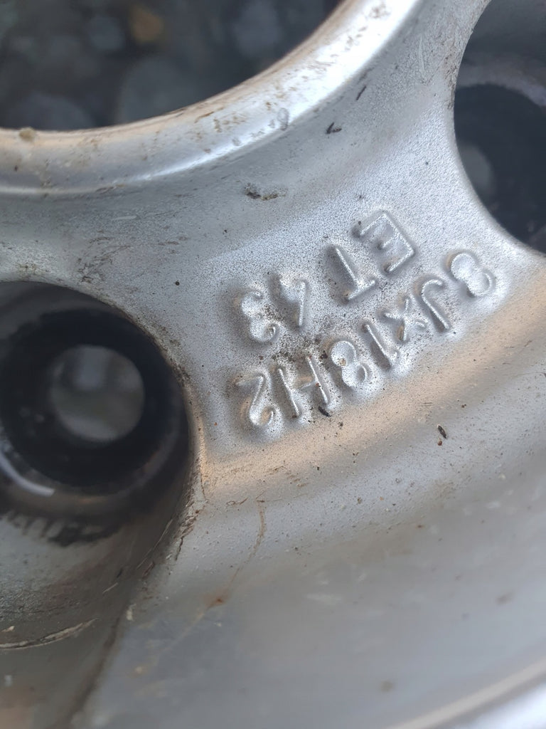 1x Alufelge 18 Zoll 8.0" 5x112 43ET 4D0601025AH Audi A4 B7 B6 Rim Wheel