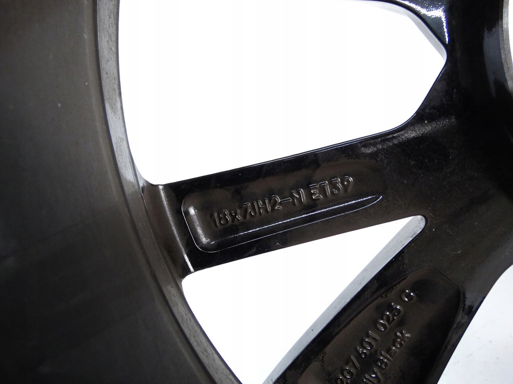 1x Alufelge 18 Zoll 7.0" 5x100 39ET 2G7601025F VW Taigo Rim Wheel