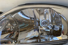 Laden Sie das Bild in den Galerie-Viewer, Frontscheinwerfer Ford WR2A13006 Links Scheinwerfer Headlight