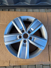 Laden Sie das Bild in den Galerie-Viewer, 1x Alufelge 17 Zoll 7.0" 5x120 7E0601025P VW Multivan Rim Wheel FEL2622396943ld