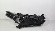Laden Sie das Bild in den Galerie-Viewer, Frontscheinwerfer Toyota IV Yaris 12914723984 Links Scheinwerfer Headlight SCH6911028045yy