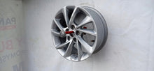 Laden Sie das Bild in den Galerie-Viewer, 1x Alufelge 16 Zoll 7.0" 5x105 41ET Glanz Silber 39078765 Opel Astra K Rim Wheel FEL9947565621of