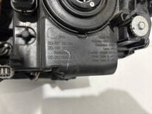 Laden Sie das Bild in den Galerie-Viewer, Frontscheinwerfer Toyota Yaris 0D-197 0D-198 0D-199 0D-200 III0D-197 LED Rechts SCH8453732592yv