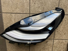 Laden Sie das Bild in den Galerie-Viewer, Frontscheinwerfer Tesla Model 3 107737500C Links Scheinwerfer Headlight SCH3589738274xh
