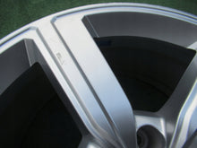 Laden Sie das Bild in den Galerie-Viewer, 1x Alufelge 20 Zoll 9.0&quot; 5x112 38ET Glanz Silber 4KE601025S Audi E Tron E-Tron