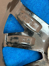 Laden Sie das Bild in den Galerie-Viewer, 1x Alufelge 18 Zoll 7.0&quot; 5x100 39ET 2GM601025 VW T-Cross Rim Wheel