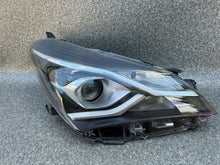 Laden Sie das Bild in den Galerie-Viewer, Frontscheinwerfer Toyota Yaris Rechts Scheinwerfer Headlight SCH6255119249fm