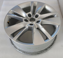 Laden Sie das Bild in den Galerie-Viewer, 1x Alufelge 18 Zoll 7.0&quot; 5x112 43ET 565601025C Skoda Kodiaq Rim Wheel