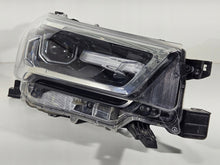 Laden Sie das Bild in den Galerie-Viewer, Frontscheinwerfer Toyota Hilux VIII 81110-0KU80 LED Rechts Headlight SCH2150769633dm