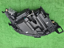 Laden Sie das Bild in den Galerie-Viewer, Frontscheinwerfer VW I 14B941035B Full LED Ein Stück (Rechts oder Links) SCH3736112073bl