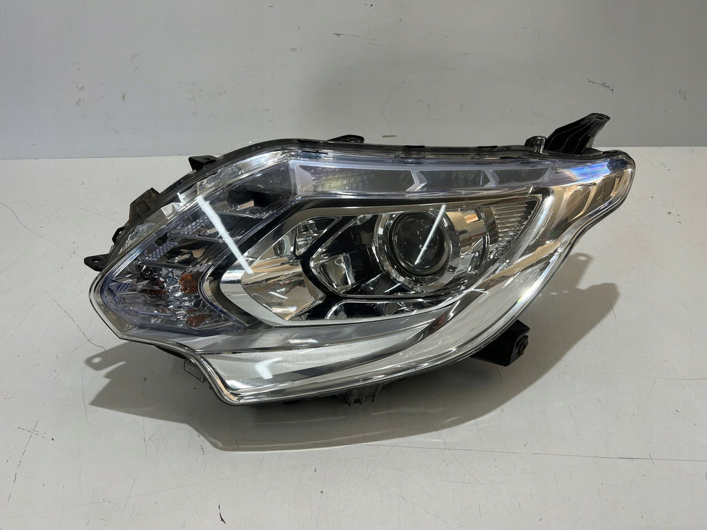 Frontscheinwerfer Mitsubishi L200 Xenon Ein Stück (Rechts oder Links) Headlight