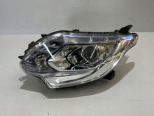 Laden Sie das Bild in den Galerie-Viewer, Frontscheinwerfer Mitsubishi L200 Xenon Ein Stück (Rechts oder Links) Headlight