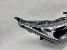 Laden Sie das Bild in den Galerie-Viewer, Frontscheinwerfer Toyota Corolla Rechts Scheinwerfer Headlight SCH3111412704wt
