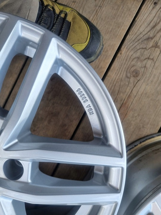 4x Alufelge 16 Zoll 6.5" 5x112 41ET Glanz Silber KBA53206 VW Rim Wheel FEL9154988124st