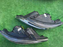 Laden Sie das Bild in den Galerie-Viewer, Frontscheinwerfer Kia Sorento I 92102-2P700 Bi-Xenon Rechts oder Links