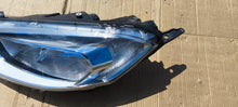 Laden Sie das Bild in den Galerie-Viewer, Frontscheinwerfer Ford Transit Tourneo Courier JT76-13W030-AD Links Headlight SCH3752678130pl