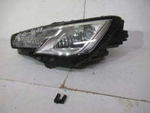 Load image into Gallery viewer, Frontscheinwerfer Audi A4 B9 8W0941005 Xenon Ein Stück (Rechts oder Links)