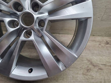 Laden Sie das Bild in den Galerie-Viewer, 1x Alufelge 18 Zoll 5x112 57A601025E Skoda Karoq Rim Wheel FEL5250434269ij
