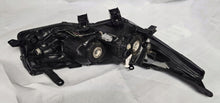 Laden Sie das Bild in den Galerie-Viewer, Frontscheinwerfer Toyota Corolla 81150-02E70-00 Links Scheinwerfer Headlight SCH5358868838vd