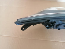 Laden Sie das Bild in den Galerie-Viewer, Frontscheinwerfer Kia Carens IV 92101-A4 Xenon Links Scheinwerfer Headlight SCH7018492157fp