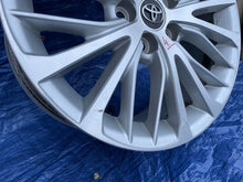 Laden Sie das Bild in den Galerie-Viewer, 1x Alufelge 18 Zoll 8.0" 5x114.3 50ET 42611-06E50 Toyota Camry Rim Wheel FEL3761073955uv