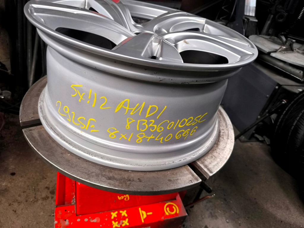 1x Alufelge 18 Zoll 8.0" 5x112 40ET Glanz Silber 8B3601025C Audi A5 Rim Wheel FEL2793597875ia