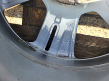 Laden Sie das Bild in den Galerie-Viewer, 1x Alufelge 17 Zoll 7.5&quot; 5x108 44ET 9677989777 Peugeot Rim Wheel