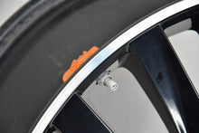 Laden Sie das Bild in den Galerie-Viewer, 1x Alufelge 18 Zoll 7.0" 5x112 43ET Glanz 5NA601025AB VW Rim Wheel FEL6230675418sb