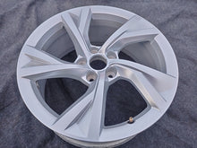 Laden Sie das Bild in den Galerie-Viewer, 1x Alufelge 18 Zoll 8.0&quot; 5x112 40ET Glanz Silber 8W0601025 Audi A4 Rim Wheel