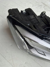 Laden Sie das Bild in den Galerie-Viewer, Frontscheinwerfer Audi Q2 81A941036 LED Rechts Scheinwerfer Headlight