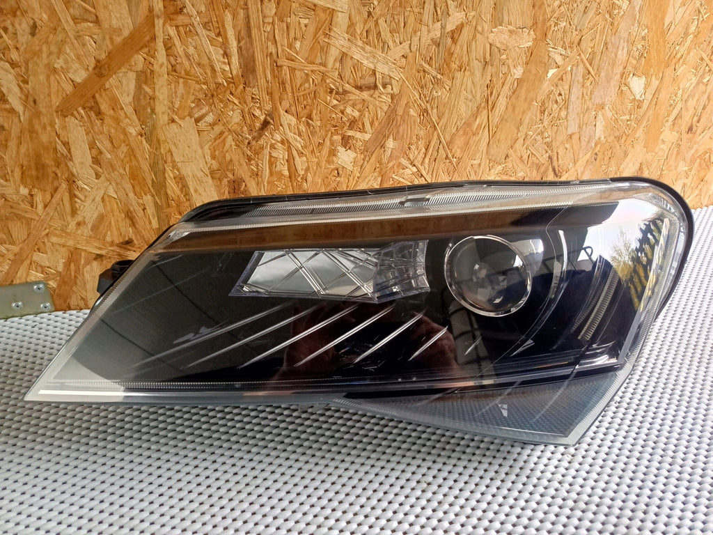 Frontscheinwerfer Skoda Superb III 3V1941015B Bi-Xenon Links Headlight