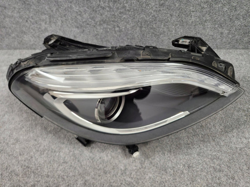 Frontscheinwerfer Mercedes-Benz W246 A2468201661 030127127200 Xenon Rechts SCH9029967737th