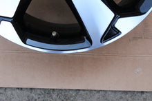 Laden Sie das Bild in den Galerie-Viewer, 1x Alufelge 17 Zoll 7.0&quot; 5x108 45ET Glanz Graphit JX7J-1007-D1A Ford Focus Mg