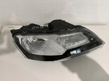 Laden Sie das Bild in den Galerie-Viewer, Frontscheinwerfer Skoda Rapid 5JB941016B Rechts Scheinwerfer Headlight SCH8016661165gy
