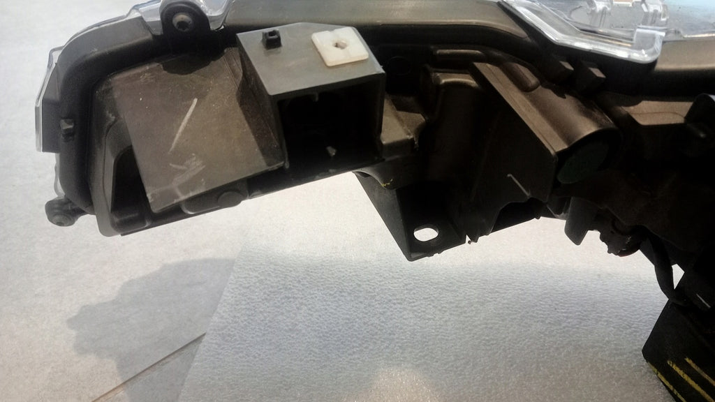 Frontscheinwerfer Suzuki Swace Corolla 81110-02S60 LED Rechts Headlight