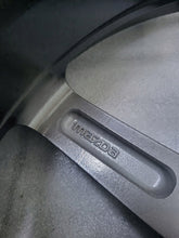 Laden Sie das Bild in den Galerie-Viewer, 1x Alufelge 17 Zoll 7.0&quot; 4x100 45ET Glanz Graphit 996585 Mazda Mx5 Mx-5 Iv