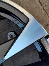Laden Sie das Bild in den Galerie-Viewer, 1x Alufelge 18 Zoll 7.0" 4x108 35ET Glanz Schwarz 9828186880 Peugeot 2008 I FEL5249641994ak